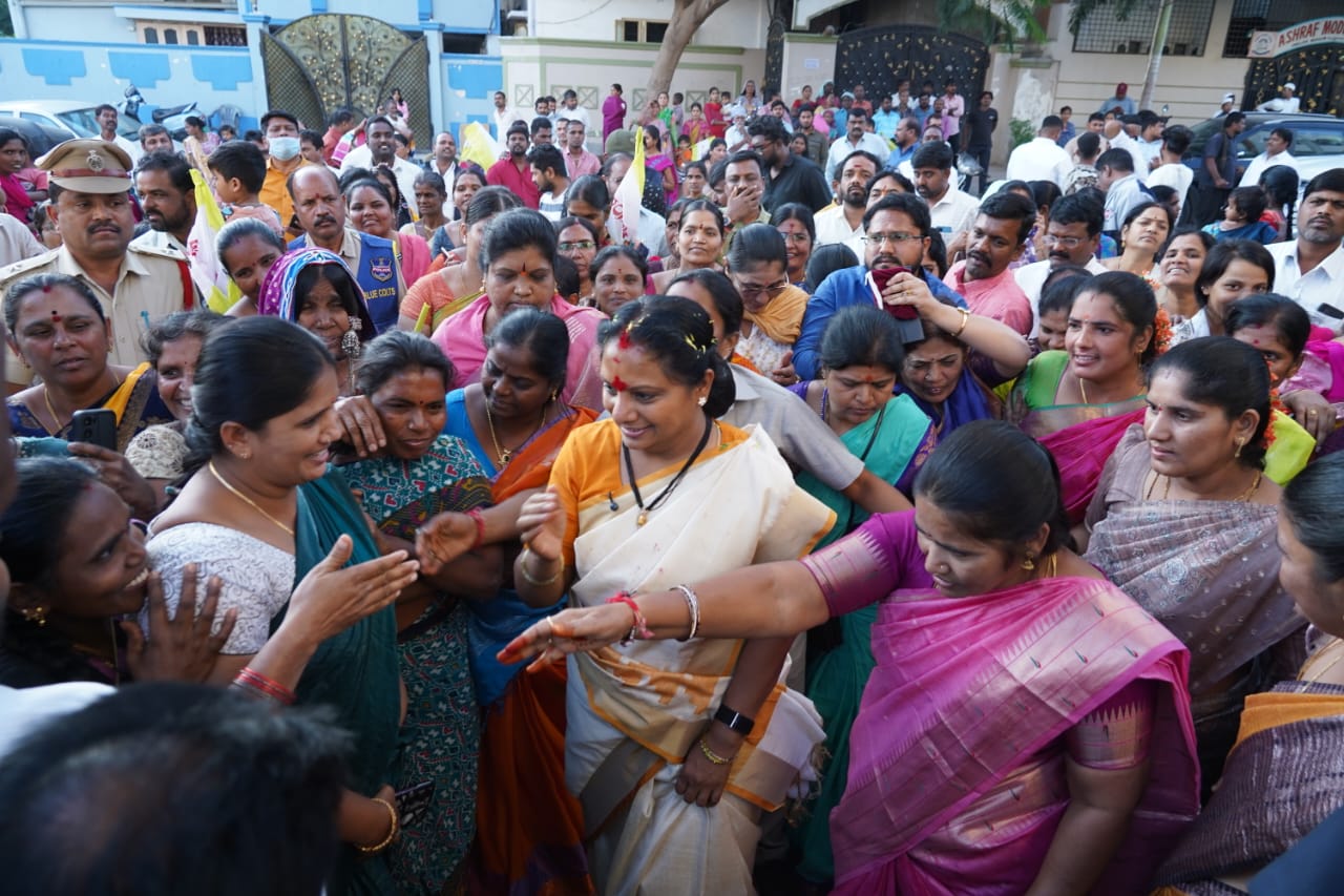 Kalvakuntla Kavitha visiting Saidaabad Khaja Bagh Colony to review long-pending housing pattas and local development issues.
