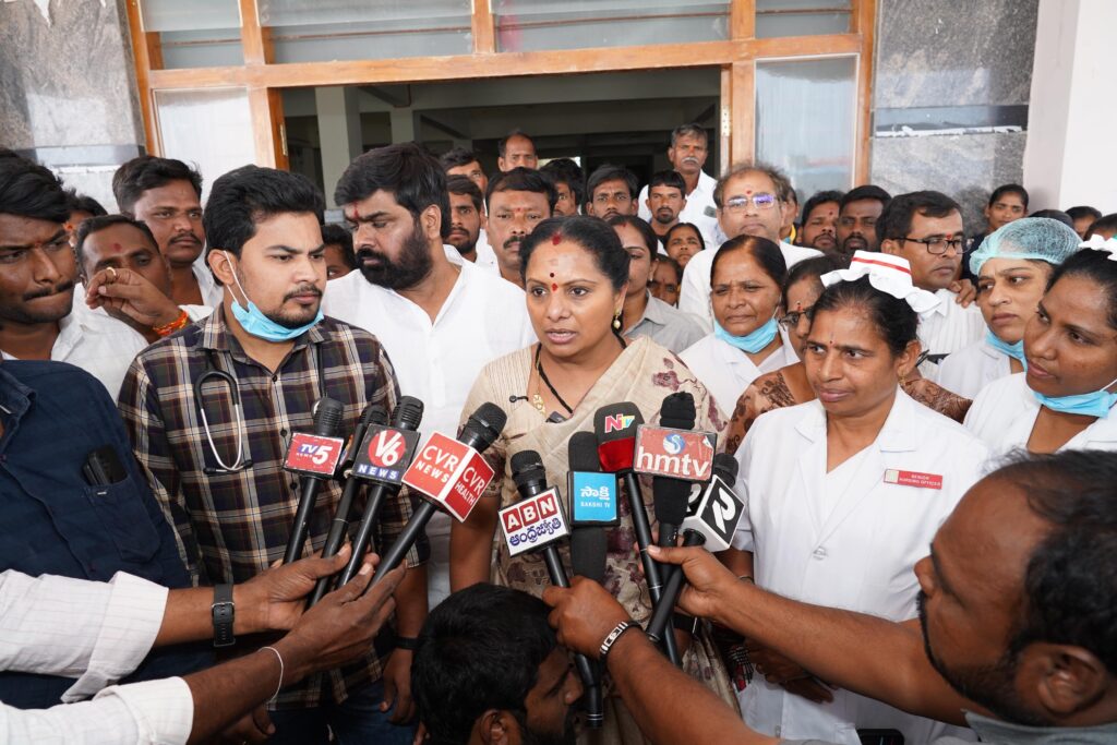 Kalvakuntla Kavitha speaking with doctors and nursing staff at Alampur government hospital