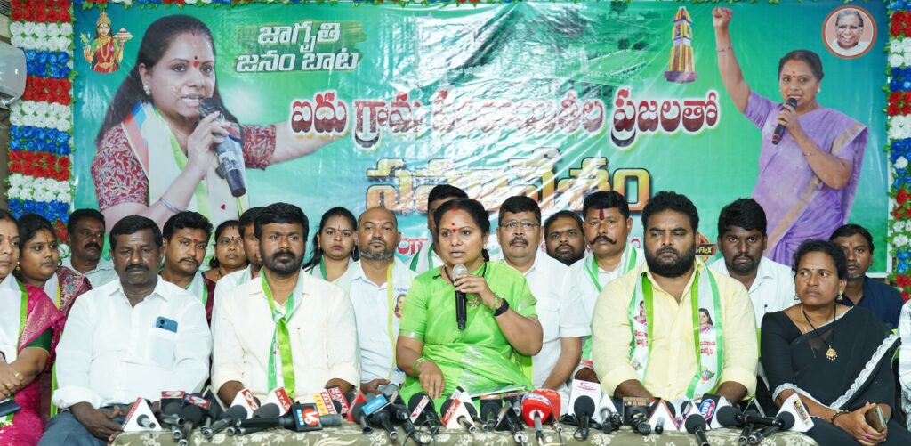 Telangana Jagruthi President Kalvakuntla Kavitha speaking on tribal issues during Janambata programme