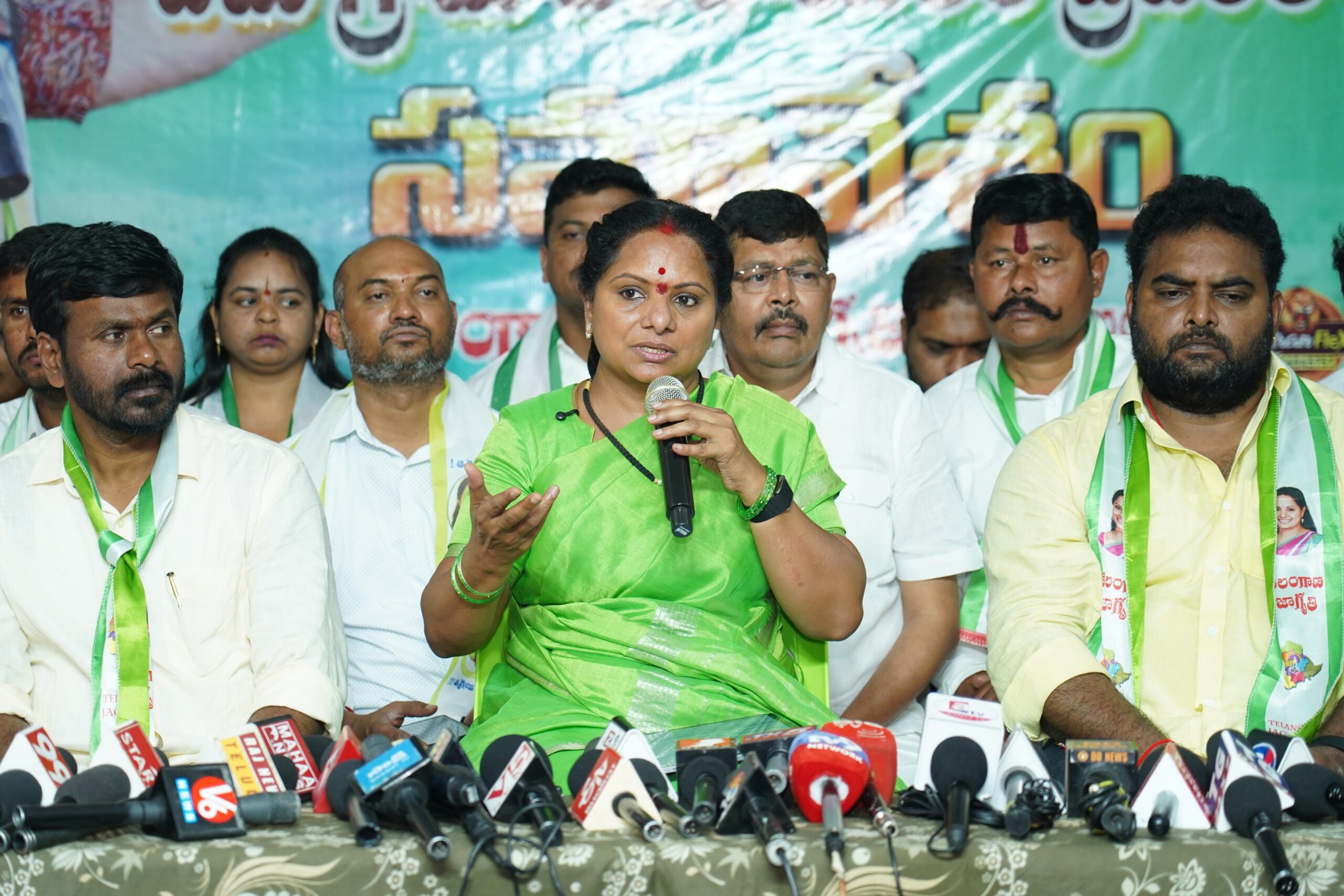 Kalvakuntla Kavitha addressing media on tribal issues during Janambata in Bhadrachalam
