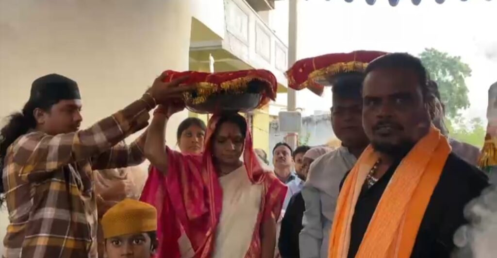 Kalvakuntla Kavitha visits Aleru Dargah and offers special prayers