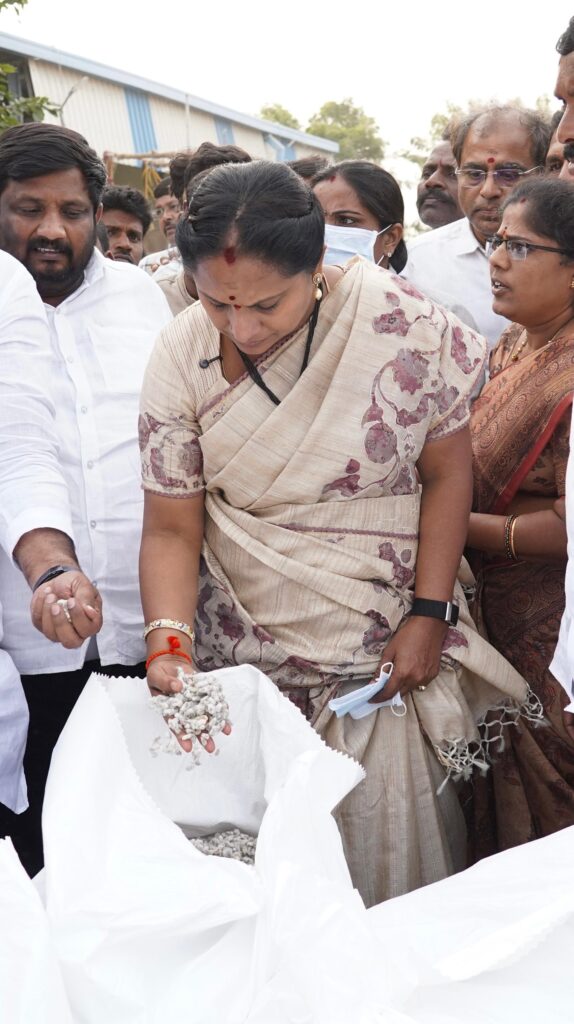 Telangana Jagruti leader Kavitha visits seed cotton ginning mill