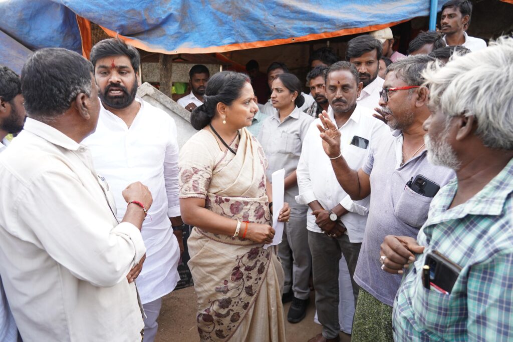 Kalvakuntla Kavitha supporting farmers protesting against ethanol factory in Dhanwada