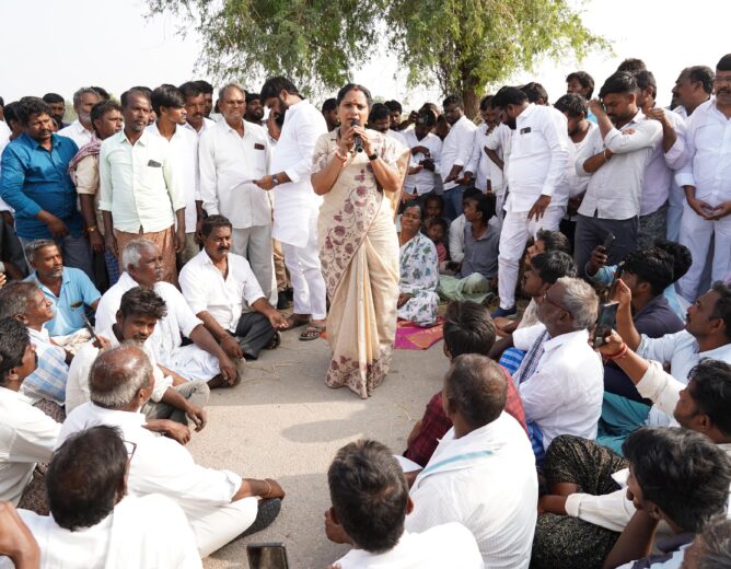 Kalvakuntla Kavitha addresses Dhanwada farmers over ethanol plant issue
