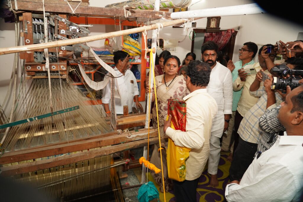 Gadwal saree weaving units inspected by Kavitha