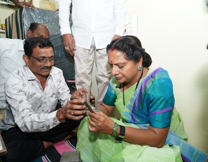 Telangana Jagruti leader Kavitha with goldsmith community
