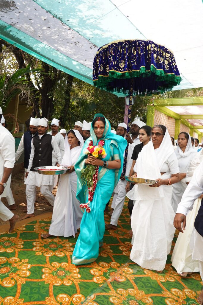 Kavitha participating in Jagruthi Janam Bata and visiting a temple and dargah at Satyanarayanapuram village