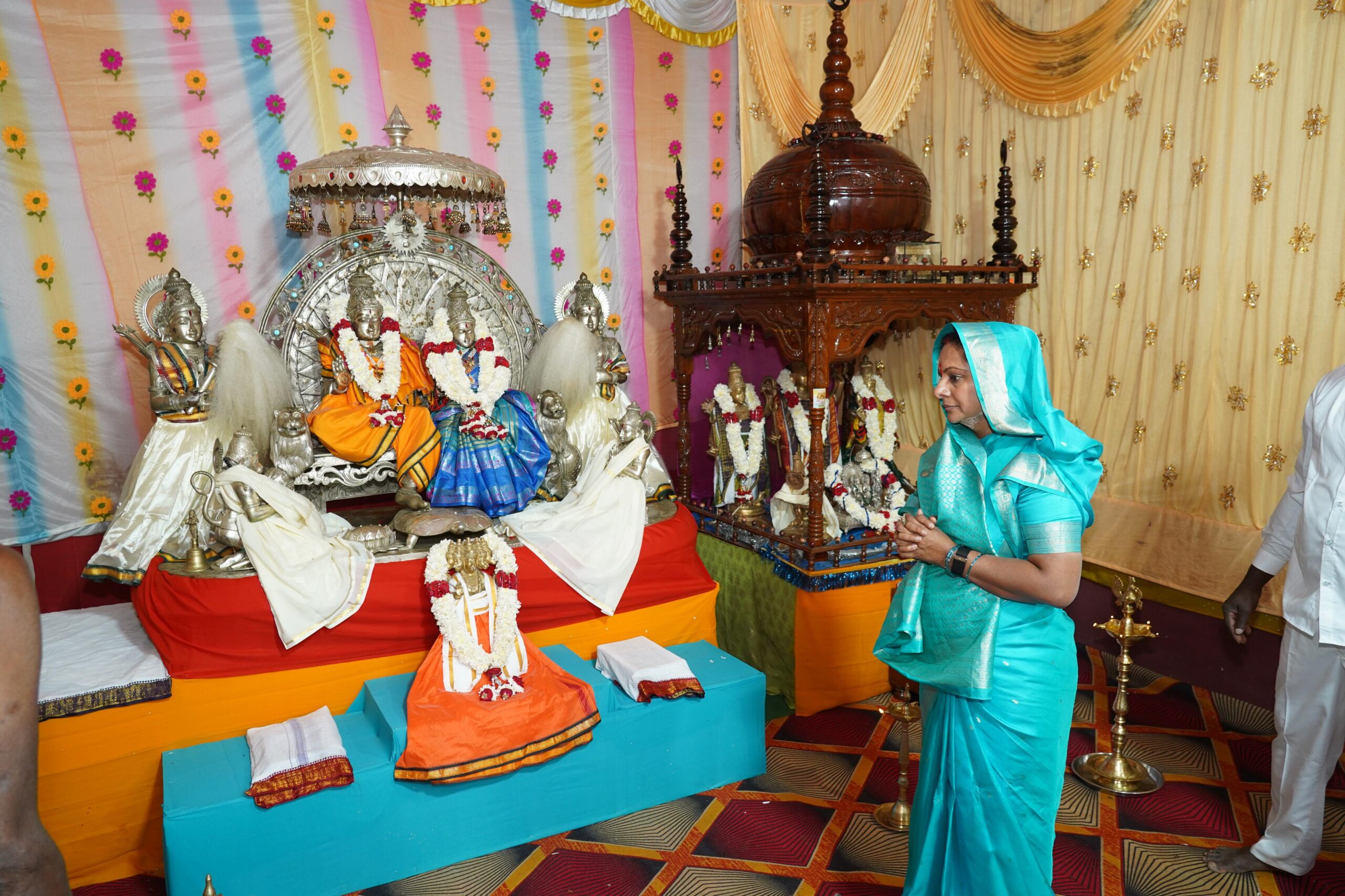 Kalvakuntla Kavitha offering prayers at Hazrat Nagul Meer Dargah and visiting the Sitaramachandra temple during Jagruthi Janam Bata in Bhadradri Kothagudem district