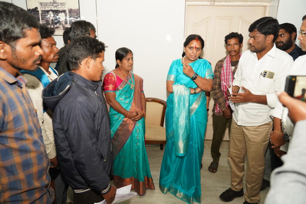 Kalvakuntla Kavitha during Telangana Jagruti Janambata programme in Manuguru