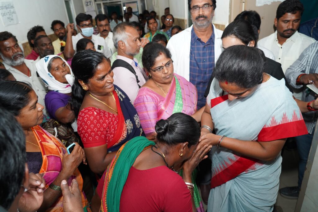 Kalvakuntla Kavitha interacts with doctors and patients in Nagar Kurnool