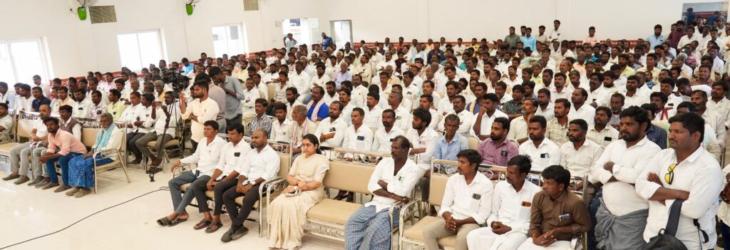 Kalvakuntla Kavitha meets seed cotton farmers in Gadwal