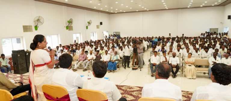 పత్తి విత్తన రైతులకు న్యాయం కోసం గద్వాలలో సమావేశమైన కల్వకుంట్ల కవిత