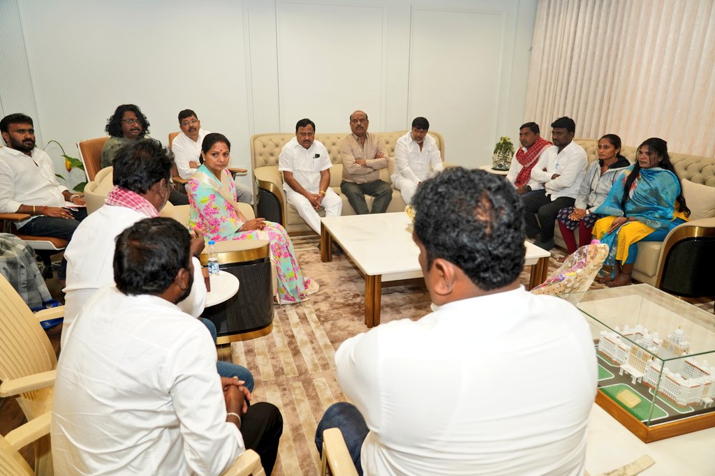 Kalvakuntla Kavitha meeting Telangana movement artists seeking government jobs