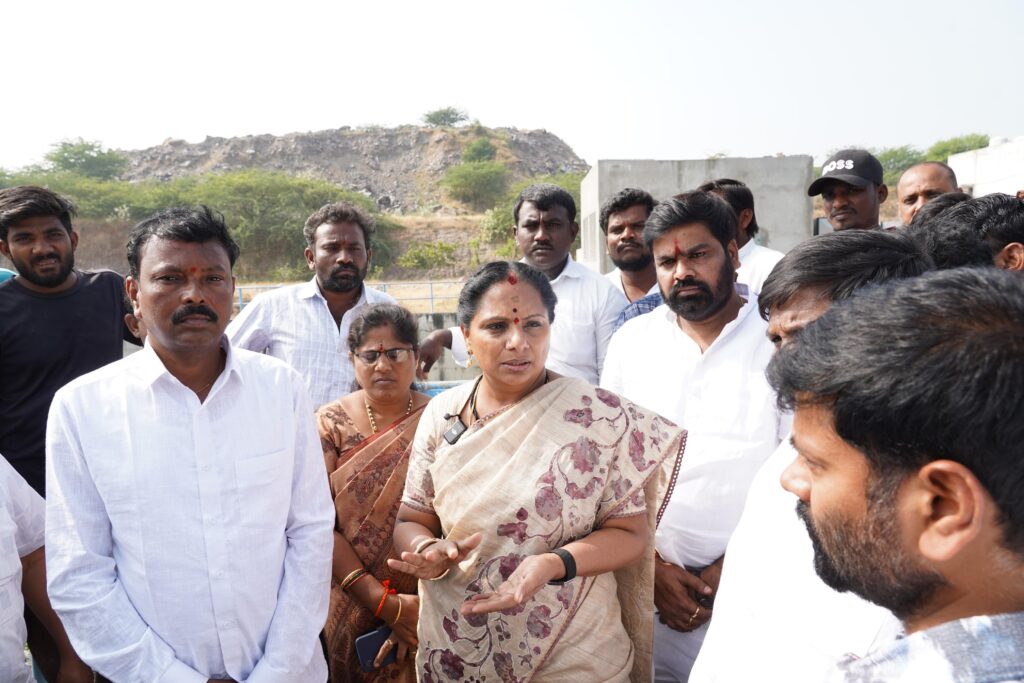 Kalvakuntla Kavitha during her visit to the Thummilla irrigation project as part of the Telangana Jagruthi programme