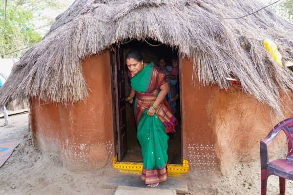 Kalvakuntla Kavitha among Chenchu brothers and sisters