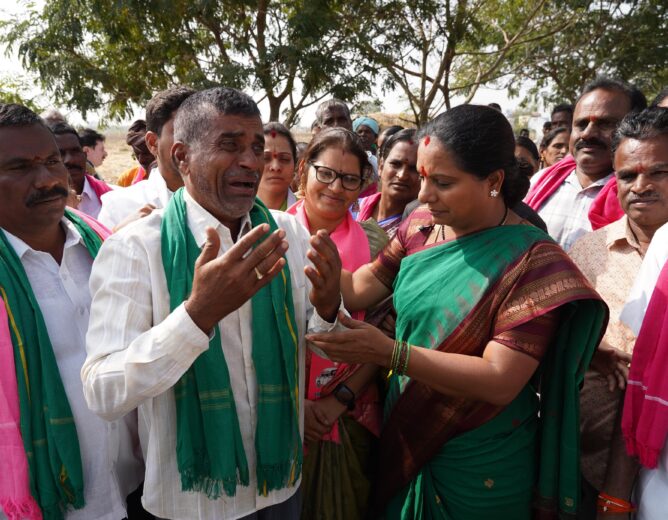 Kalvakuntla Kavitha meets Triple R displaced farmers in Kalwakurthy
