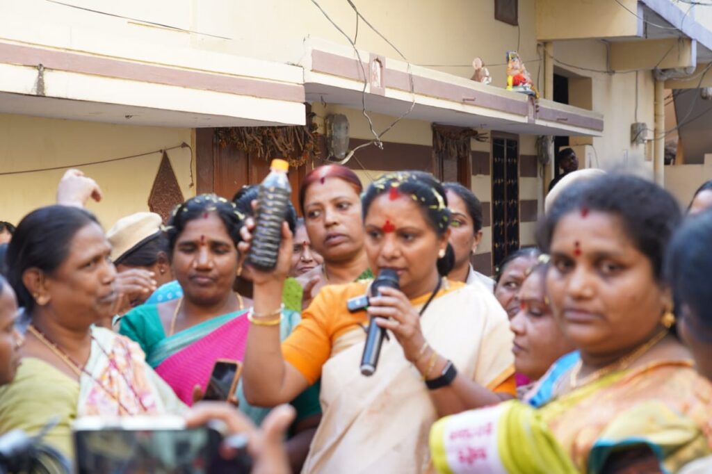 Kavitha interacting with Hanuman Nagar residents about flooding problems and incomplete civic works.