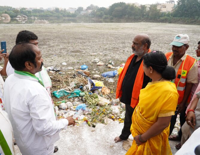 చెరువు కబ్జాపై కవితకు ఫిర్యాదు