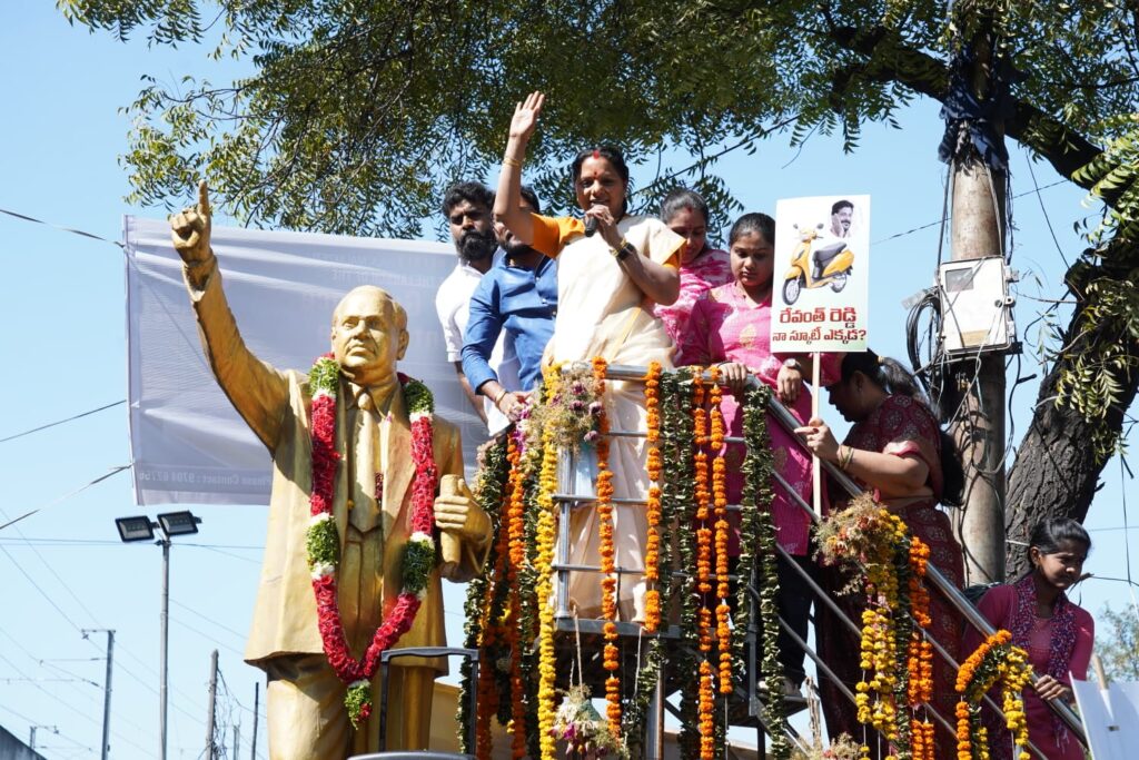 K. Kavitha paying floral tributes to Dr. B.R. Ambedkar at Malakpet during the Jagruthi Janambata program.