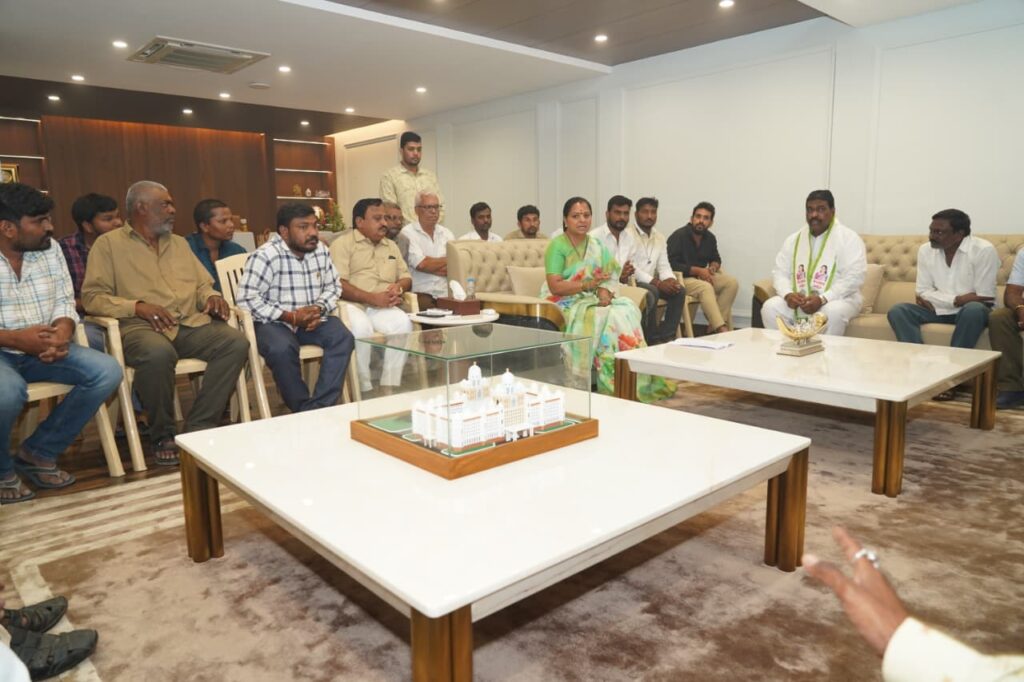 Telangana Jagruthi discusses auto drivers issues