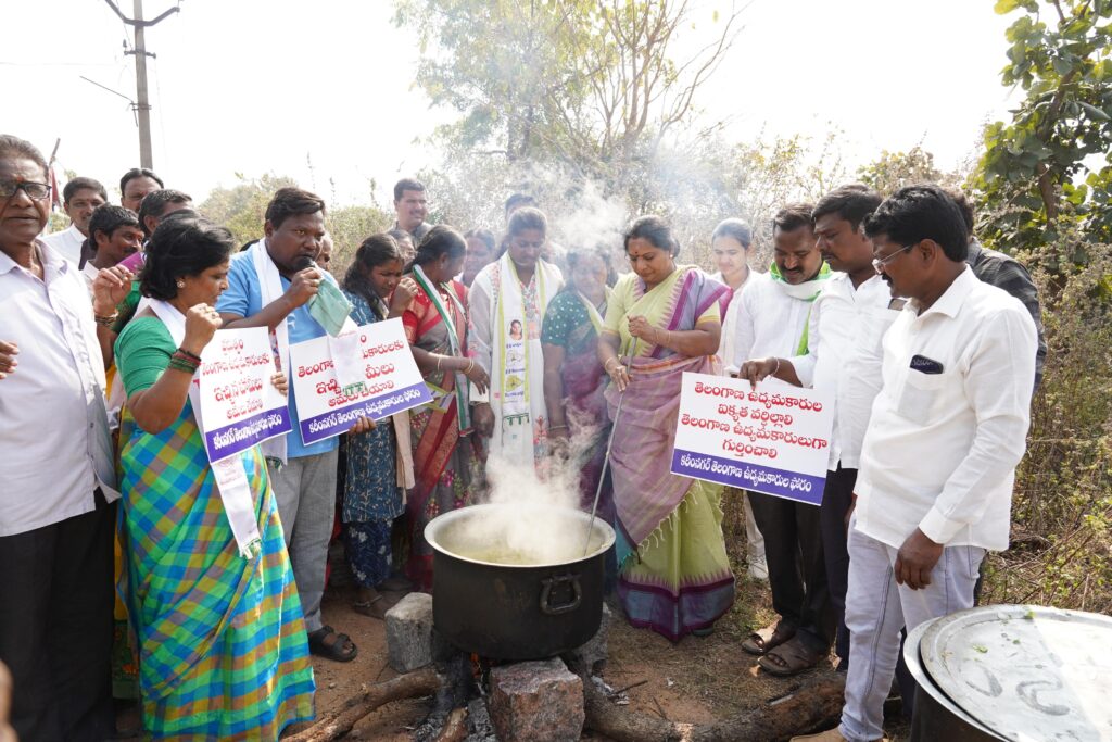 Telangana movement activists with Kavitha during land struggle in Karimnagar
