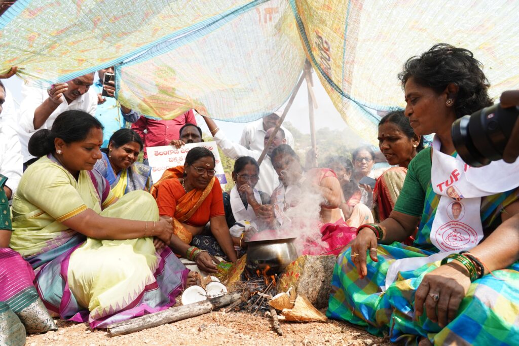 Kalvakuntla Kavitha performs bhoomi puja for activists’ houses in Manakondur