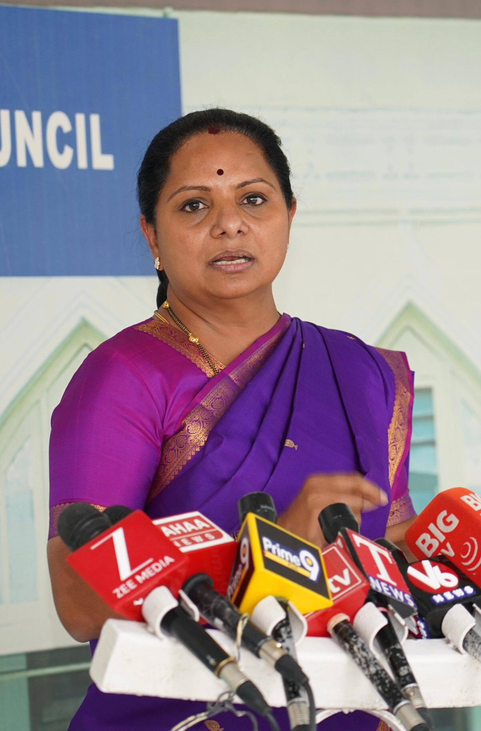 Kalvakuntla Kavitha meets Legislative Council Chairman Gutta Sukender Reddy