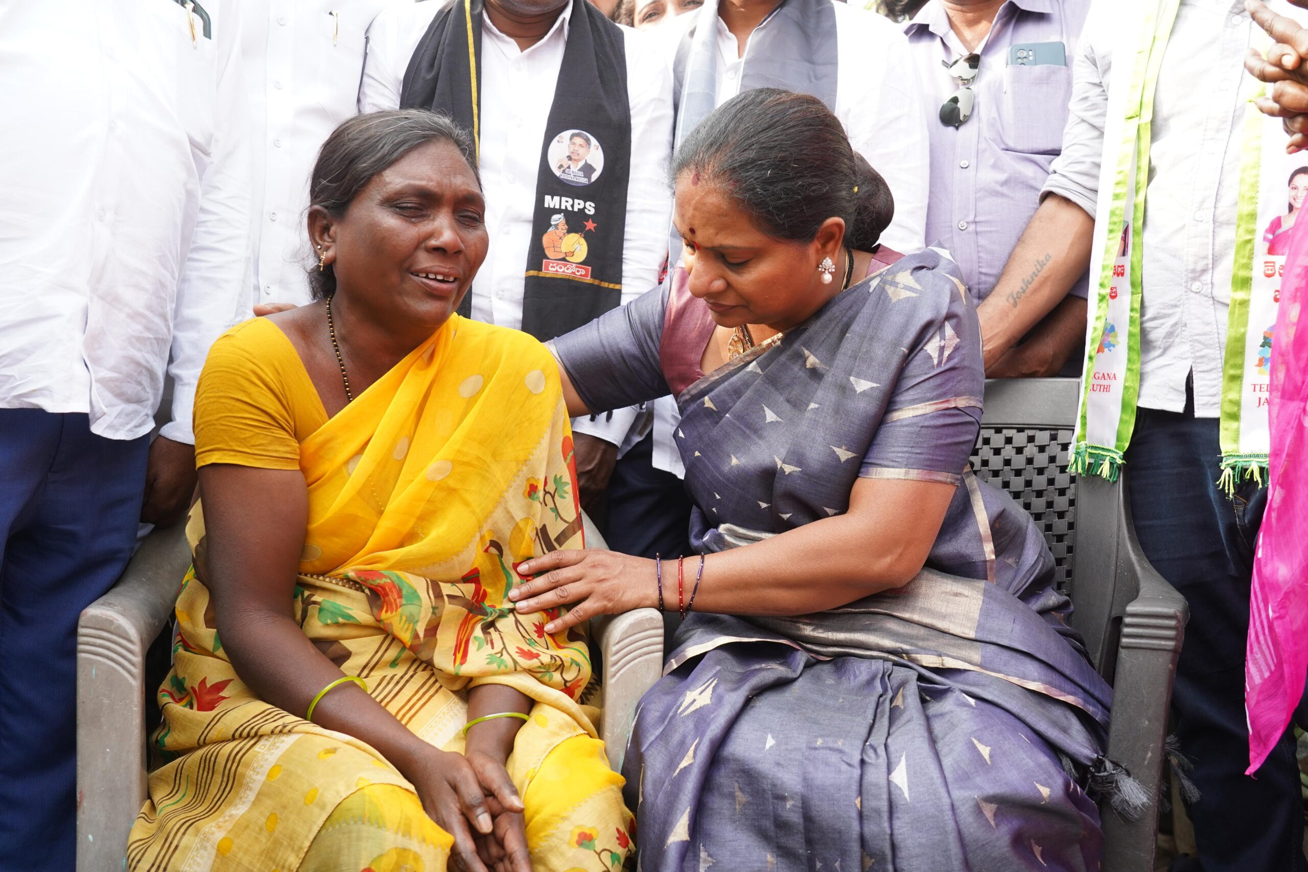 Kalvakuntla Kavitha meets Karla Rajesh family in Kodad