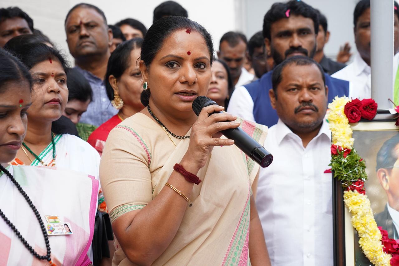 Telangana Jagruthi leader addressing BC caste census issue