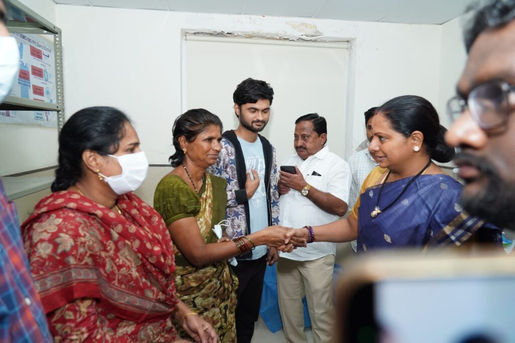 Kavitha meets Soumya family after Nizamabad drug gang attack