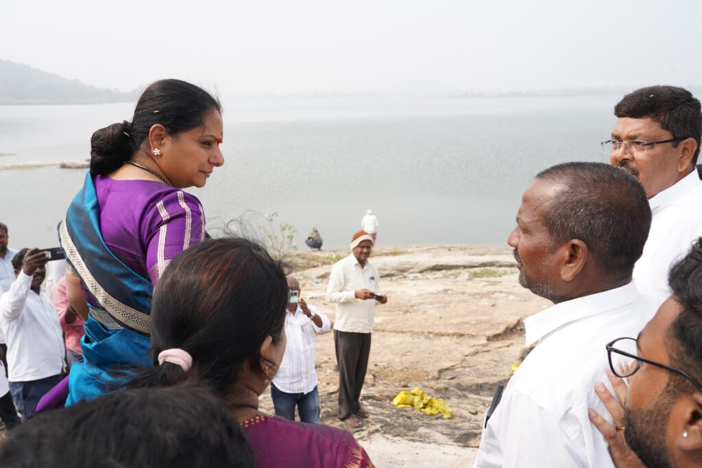 Kalvakuntla Kavitha inspecting Rudrama Cheruvu in Tungaturthi