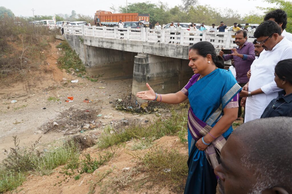 Telangana Jagruthi president visits SRSP Stage 2 canal