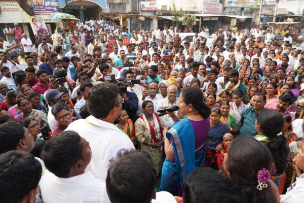 Kalvakuntla Kavitha addressing Janambata public meeting in Tungaturthi