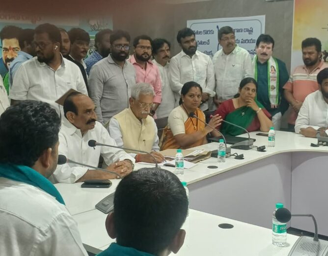 విత్తన పత్తి రైతులకు న్యాయం చేయాలి – రైతు కమిషన్‌ను కలిసిన కవిత | Justice for Seed Cotton Farmers, Kavitha Meets Telangana Farmers Commission