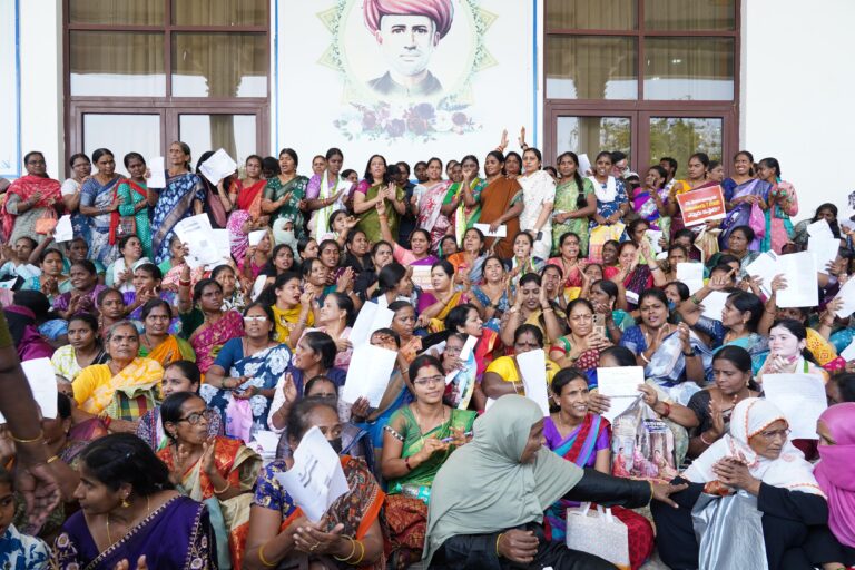 Kalvakuntla Kavitha leading protest at Praja Bhavan demanding ₹2500 for women