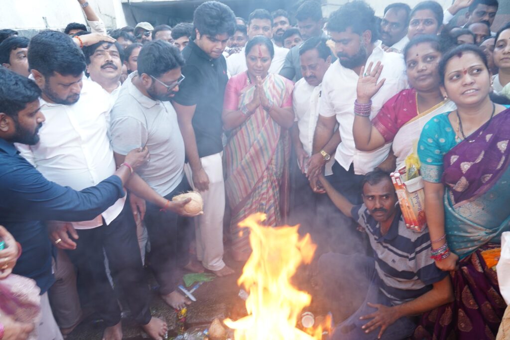 Kavitha walks to Tirumala from Alipiri with family and Jagruthi leaders