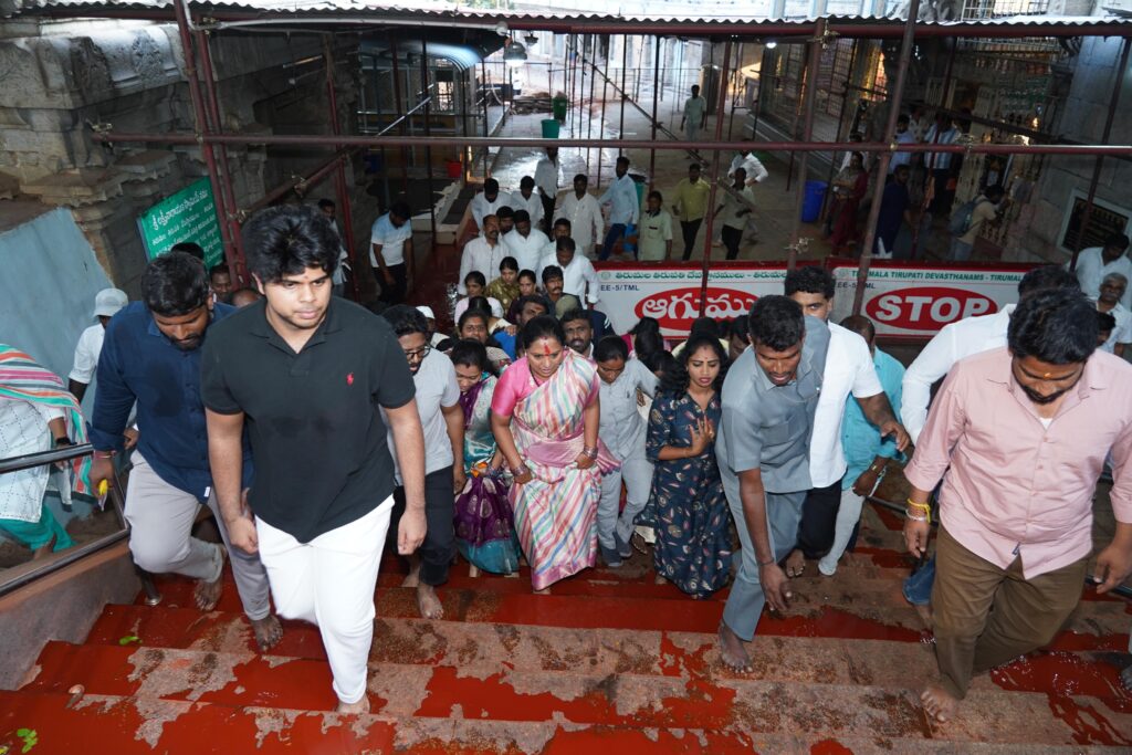 Kavitha says people are looking for alternative politics in Telangana