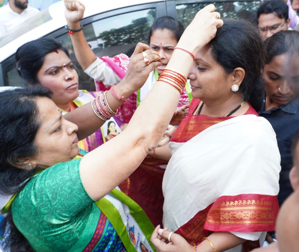 Kavitha demands houses rebuilt for Velugumatla victims