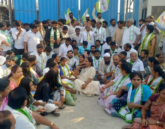 మూసీ అక్రమ కట్టడాలపై ఆందోళన – నార్సింగిలో కవిత అరెస్ట్ | Kavitha Arrested in Narsingi During Protest Against Musi River Illegal Constructions