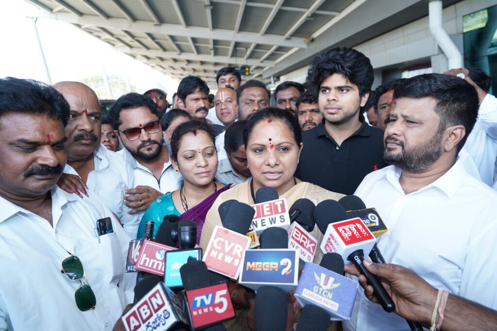 Kalvakuntla Kavitha travels to Tirupati for Lord Venkateswara darshan