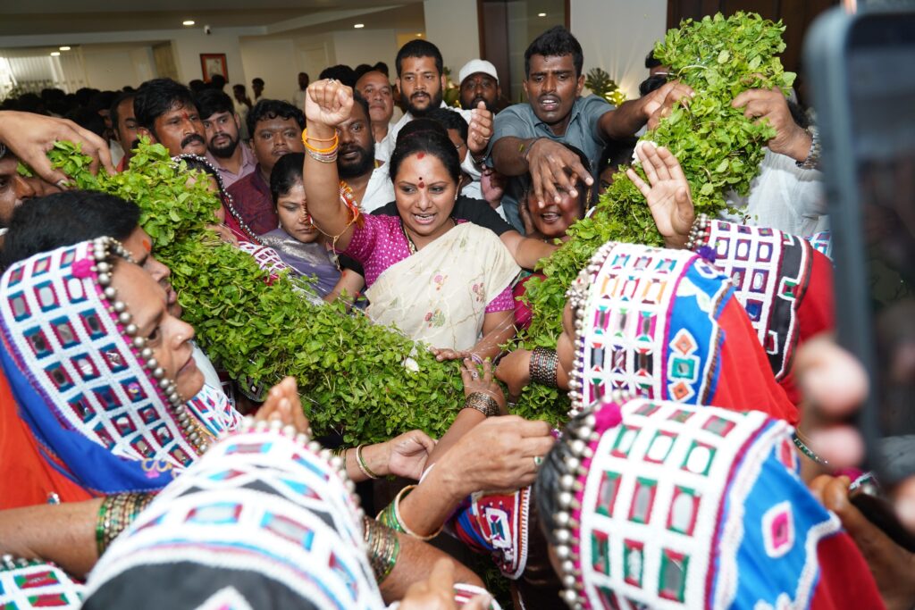 Kalvakuntla Kavitha birthday cake cutting Telangana Jagruthi