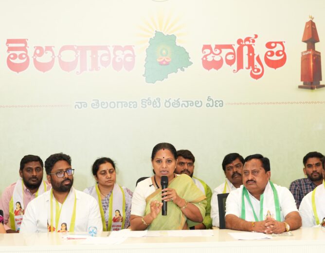 ఫేక్ బడ్జెట్‌తో ప్రజలపై రూ.9 లక్షల అప్పు | Fake Budget Allegations by Kavitha on Telangana Govt