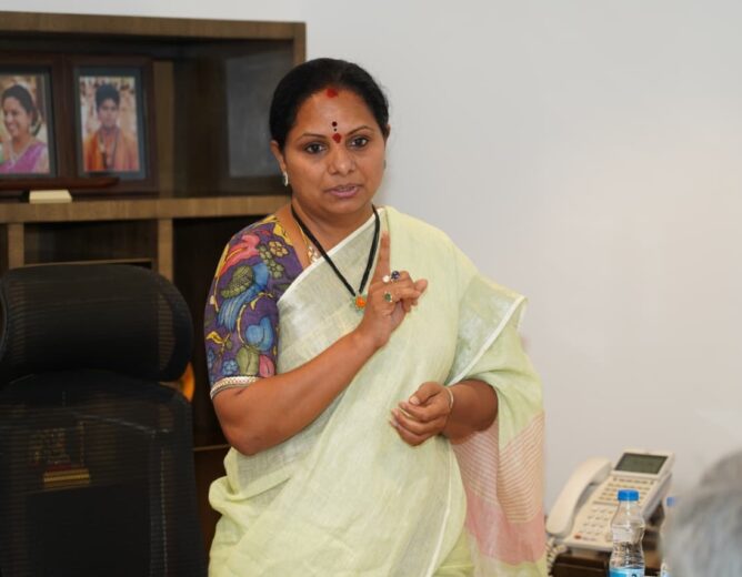Telangana Handloom Workers Hit as Govt Cancels ₹105 Crore Uniform Orders, Says Kalvakuntla Kavitha
