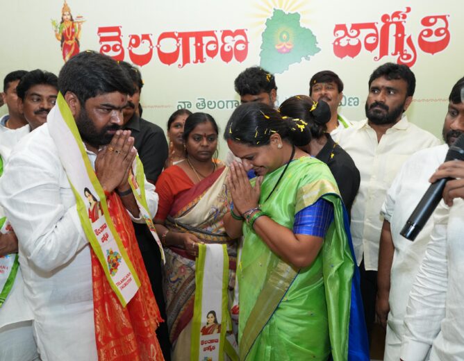 Kalvakuntla Kavitha welcoming leaders into Telangana Jagruthi at Banjara Hills