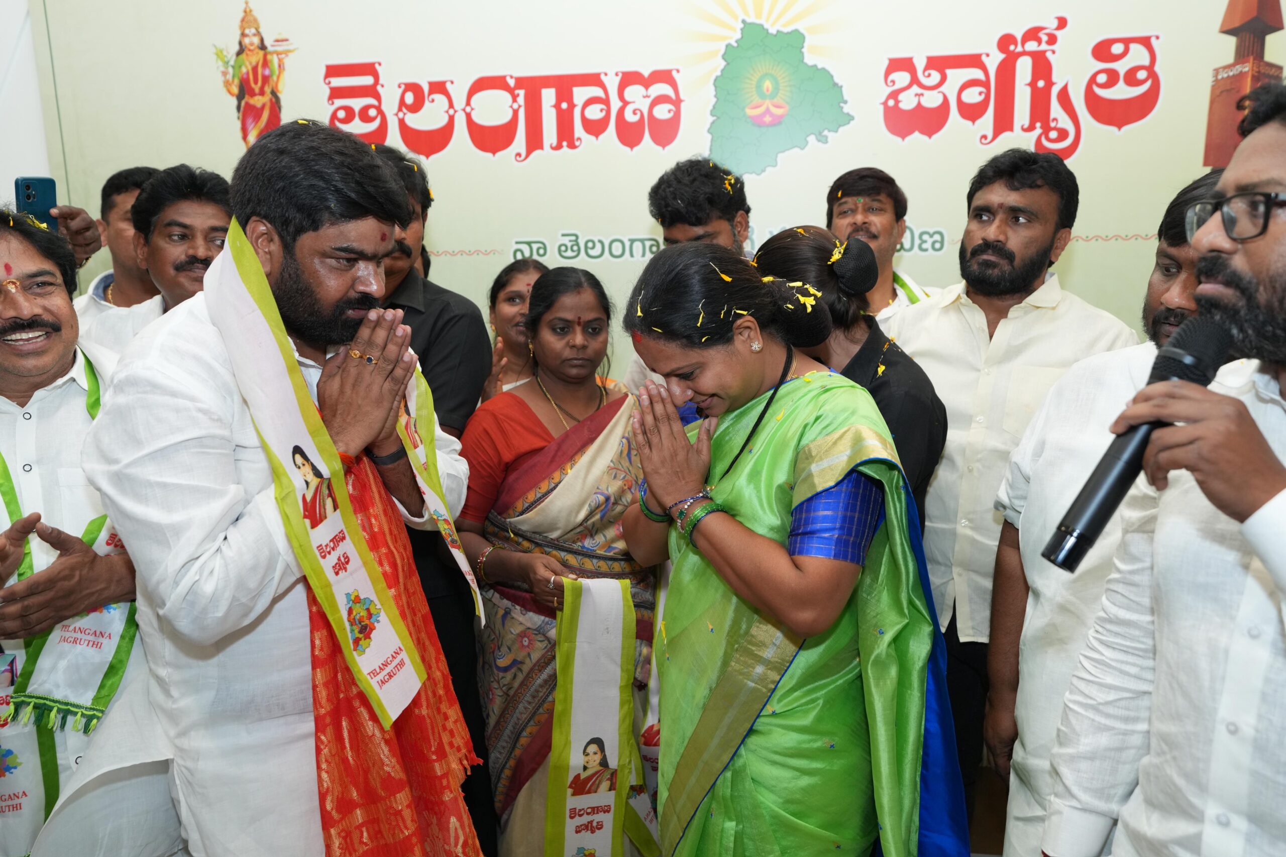 Kalvakuntla Kavitha welcoming leaders into Telangana Jagruthi at Banjara Hills