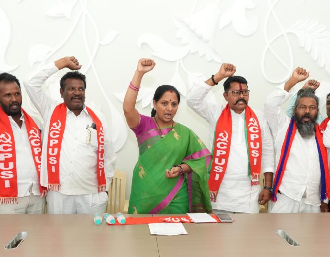 Kalvakuntla Kavitha addressing supporters at Telangana Jagruthi office during announcement of new political party with Maroju Veeranna followers