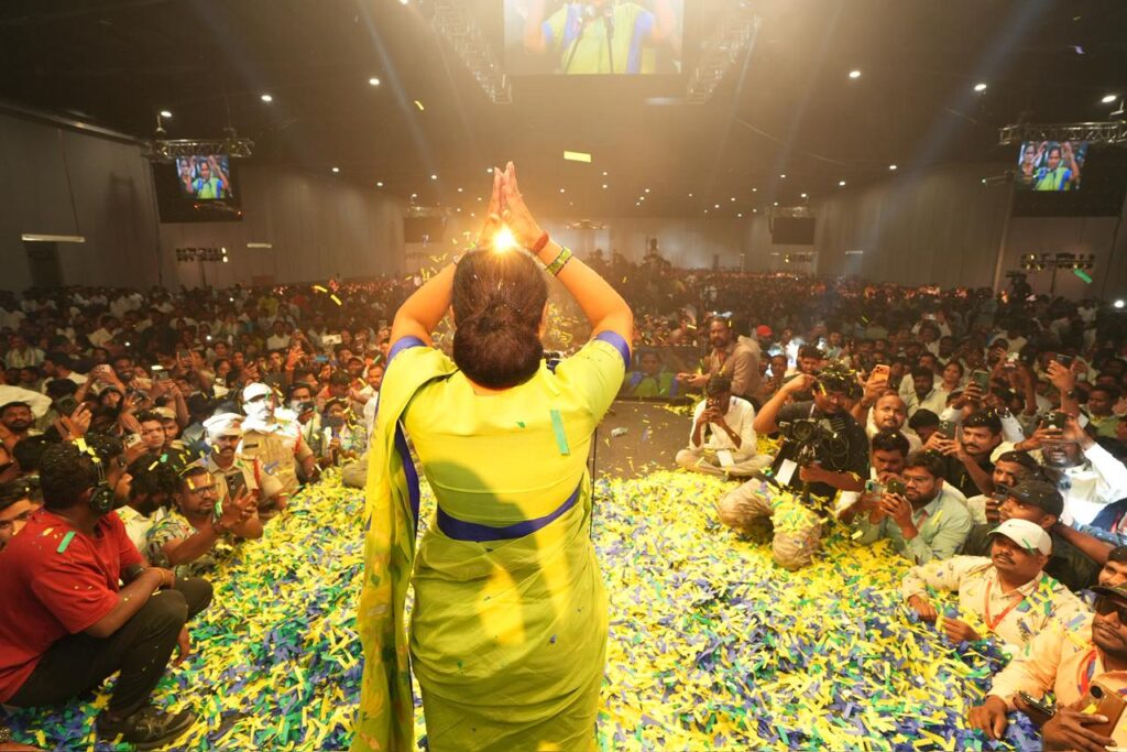 TRS party flag unveiling by Kavitha at Telangana political rally