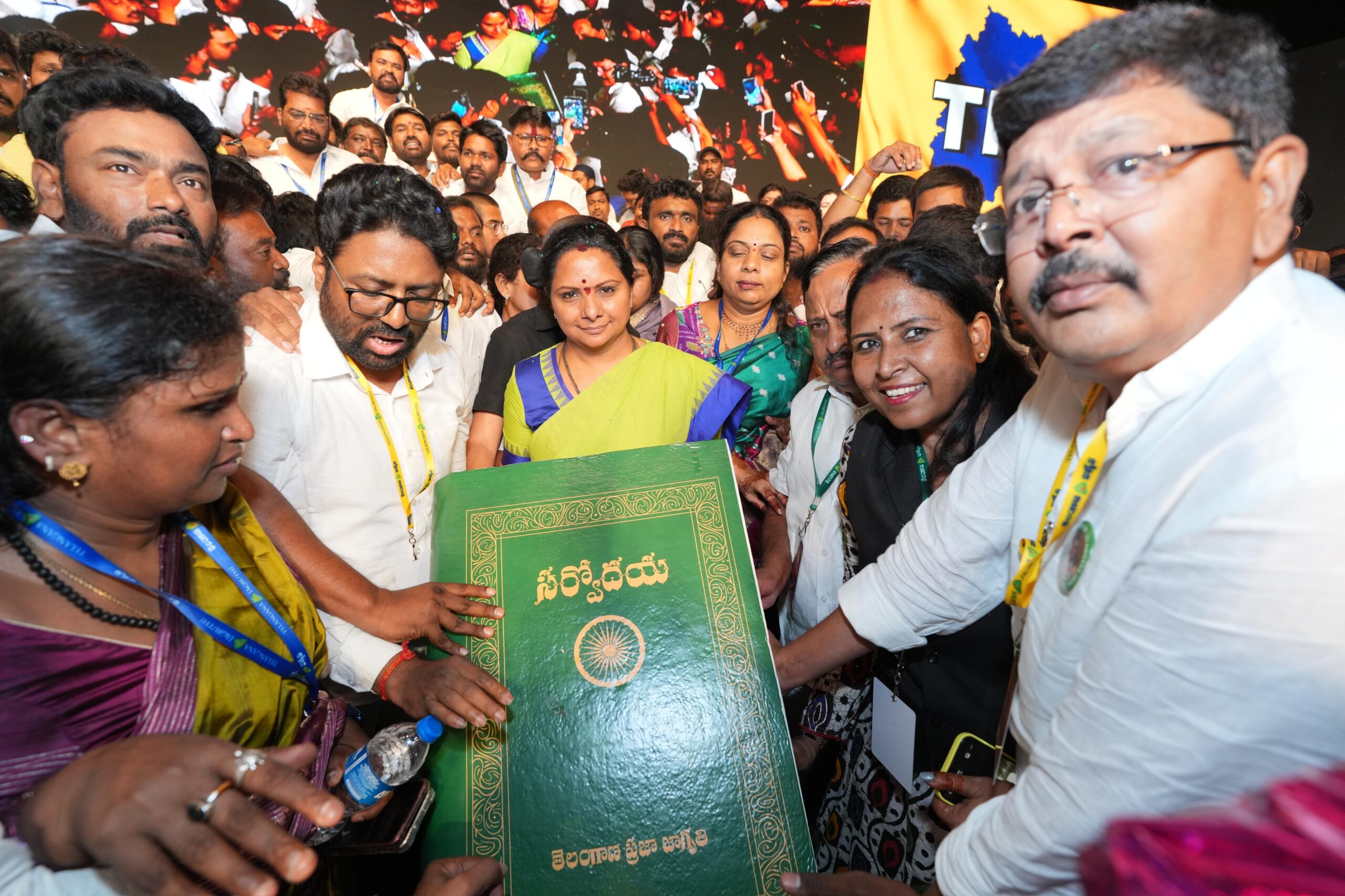 Kalvakuntla Kavitha announcing Telangana Rashtra Sena party at Munirabad public meeting
