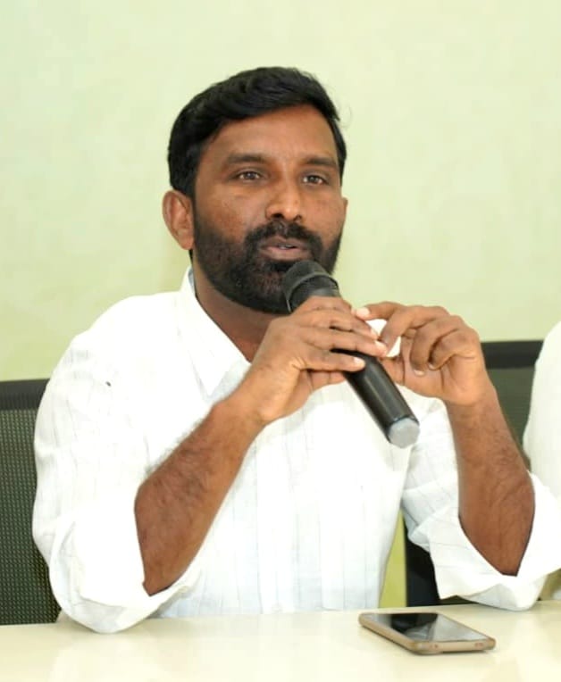 Political discussion on KCR and governance issues raised by Kavitha in Telangana