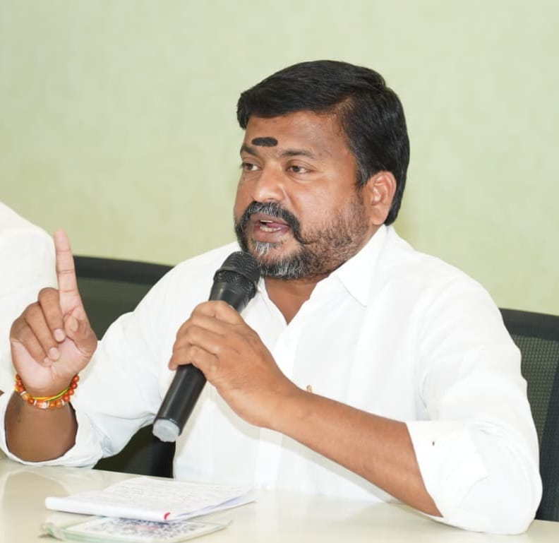 Telangana Rakshana Sena leaders addressing media on Kavitha comments and Congress reaction